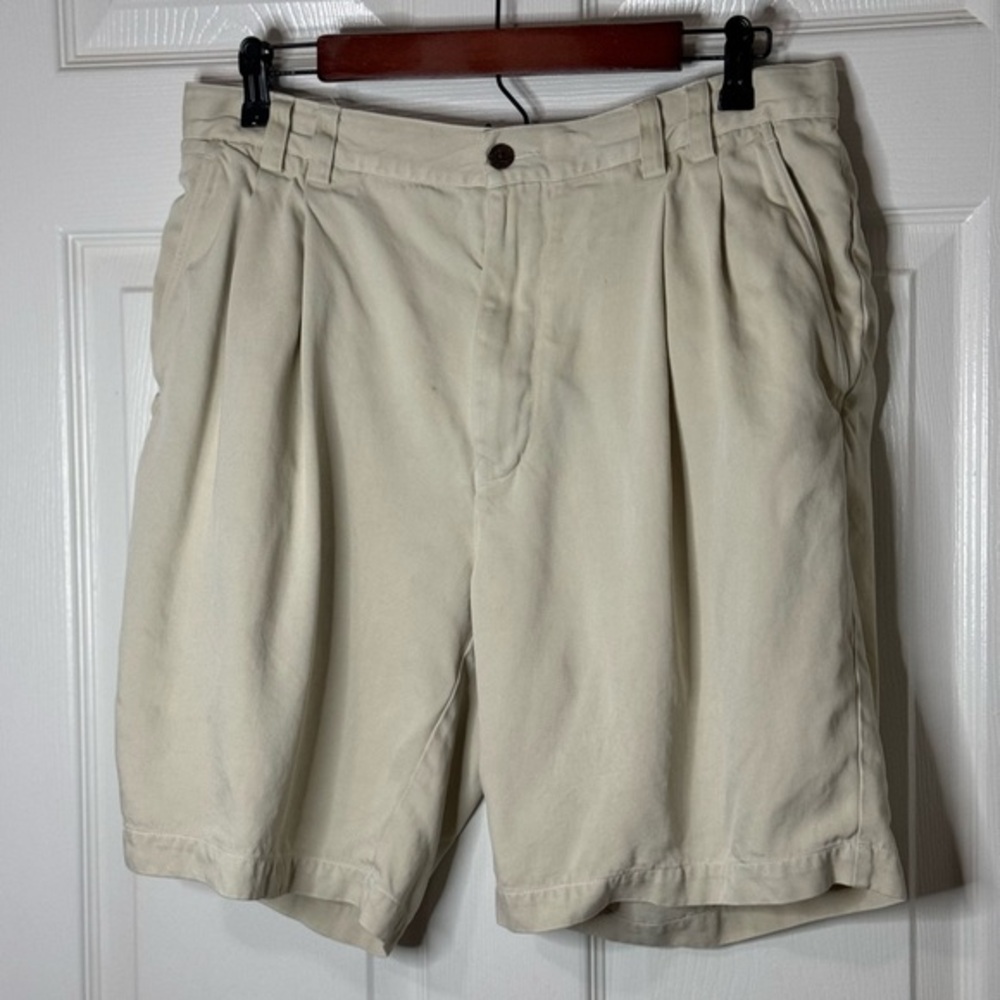 Tommy Bahama Mens Pleated Front Beige 100% Silk Bermuda Walking Shorts Size 34